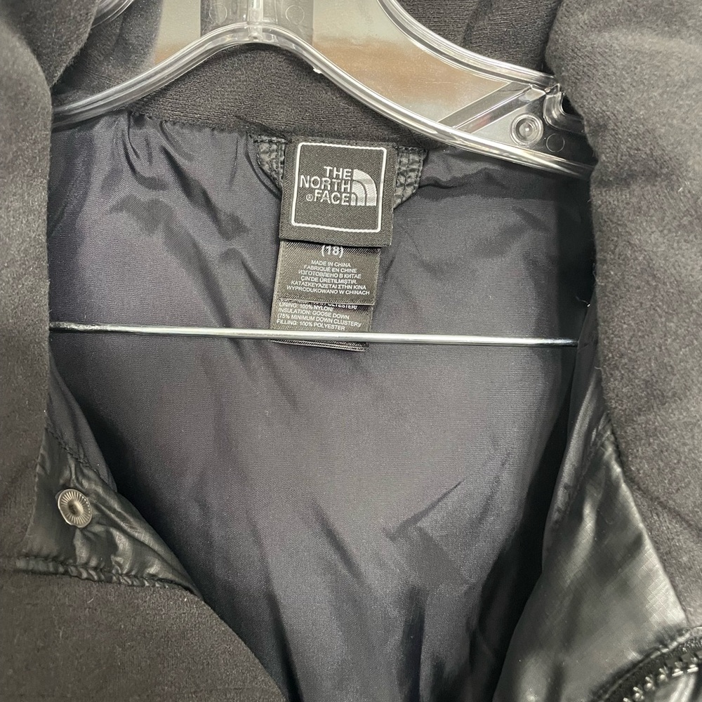 NWOT The North Face Girls Black Puffer Coat XL /18 - Picture 11 of 13